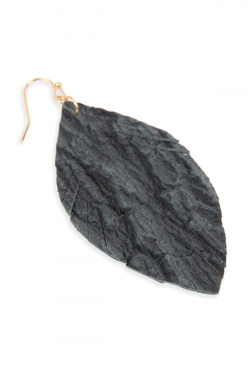 Black Fringed Crumpled Marquise Leather Earrings / 1PC