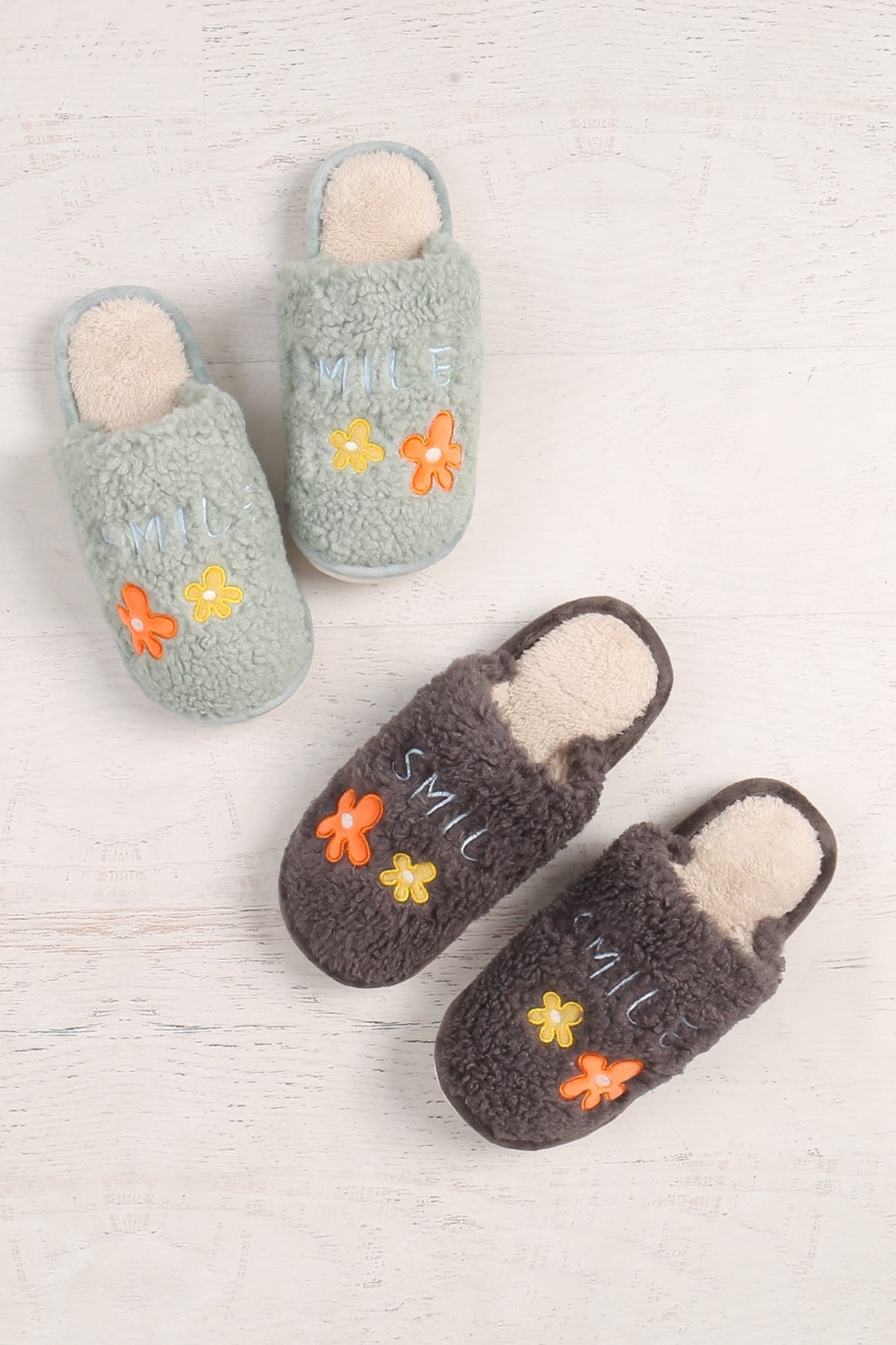 Mini Daisy Embroidered Fleece Slippers