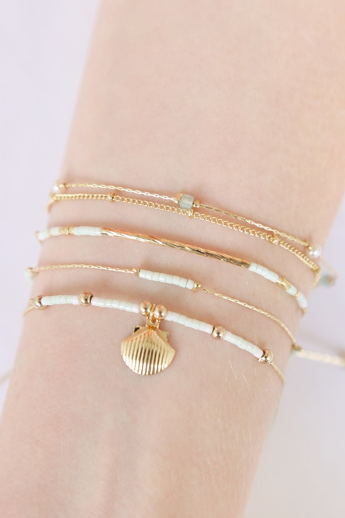 Cast Metal Clam Shape Charm Bracelet
