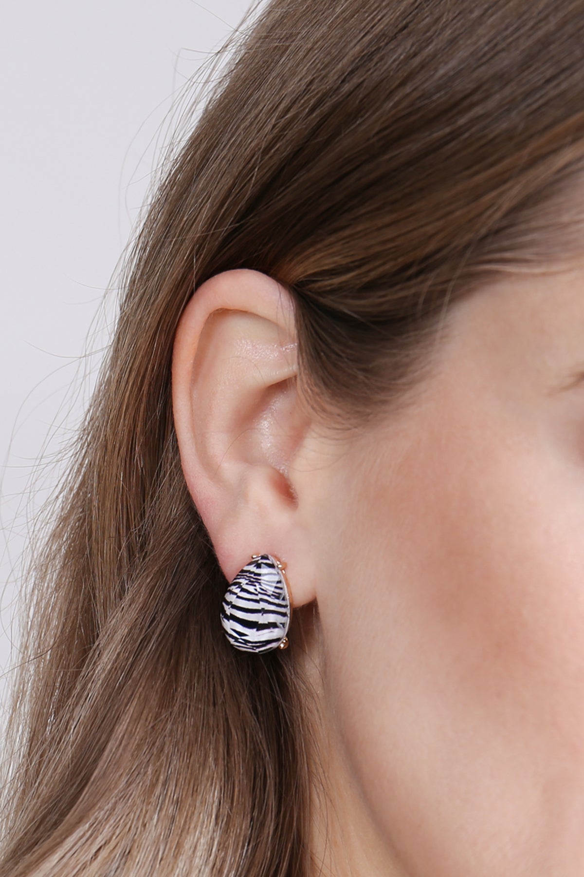 Teardrop Faceted Acrylic Post Earrings / 1PAIRS
