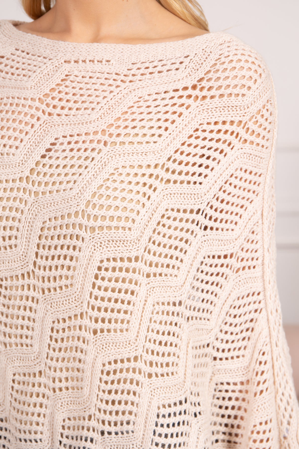 Knitted Net Wave Pattern Fringe Tassel Poncho