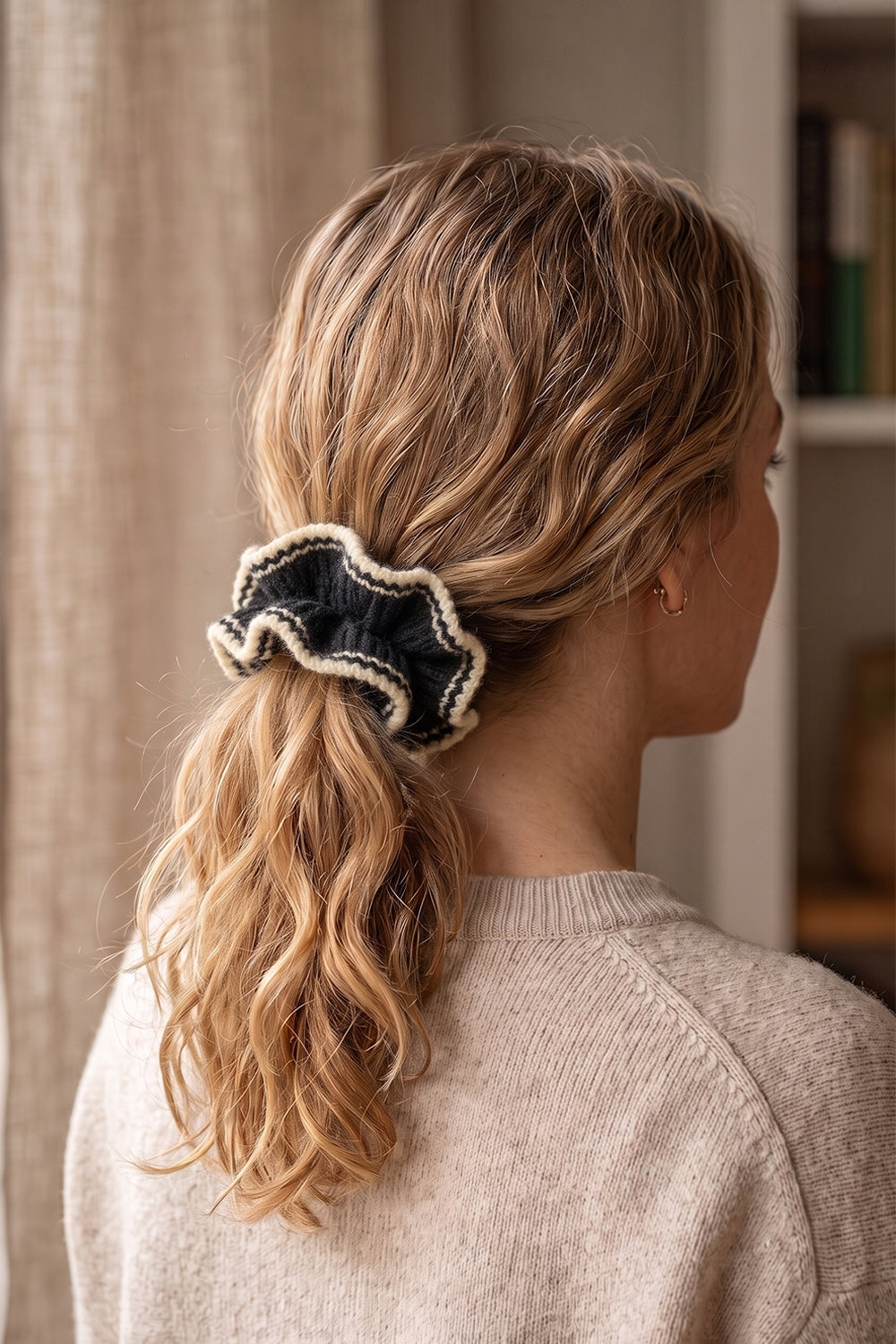 Contrast Edge Knit Ribbed Ruffle Scrunchie