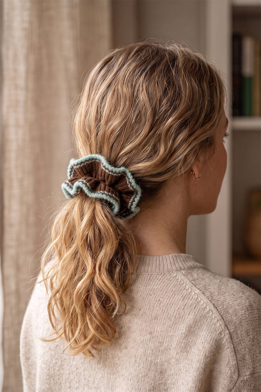 Contrast Edge Knit Ribbed Ruffle Scrunchie