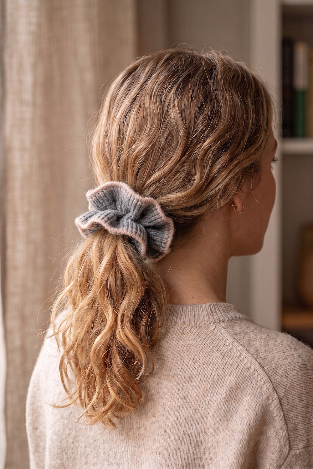 Contrast Edge Knit Ribbed Ruffle Scrunchie