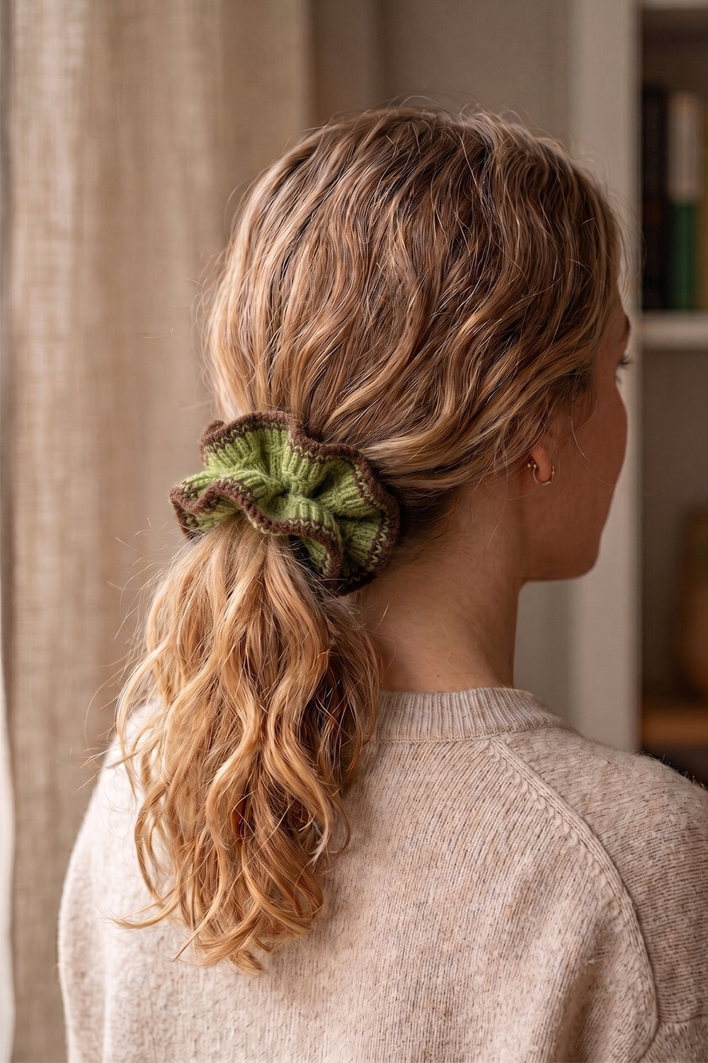 Contrast Edge Knit Ribbed Ruffle Scrunchie
