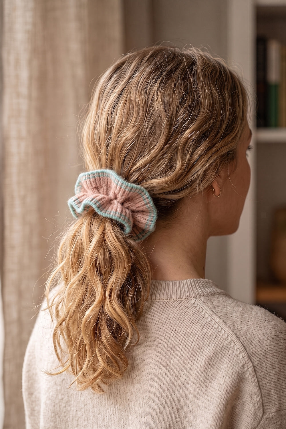 Contrast Edge Knit Ribbed Ruffle Scrunchie