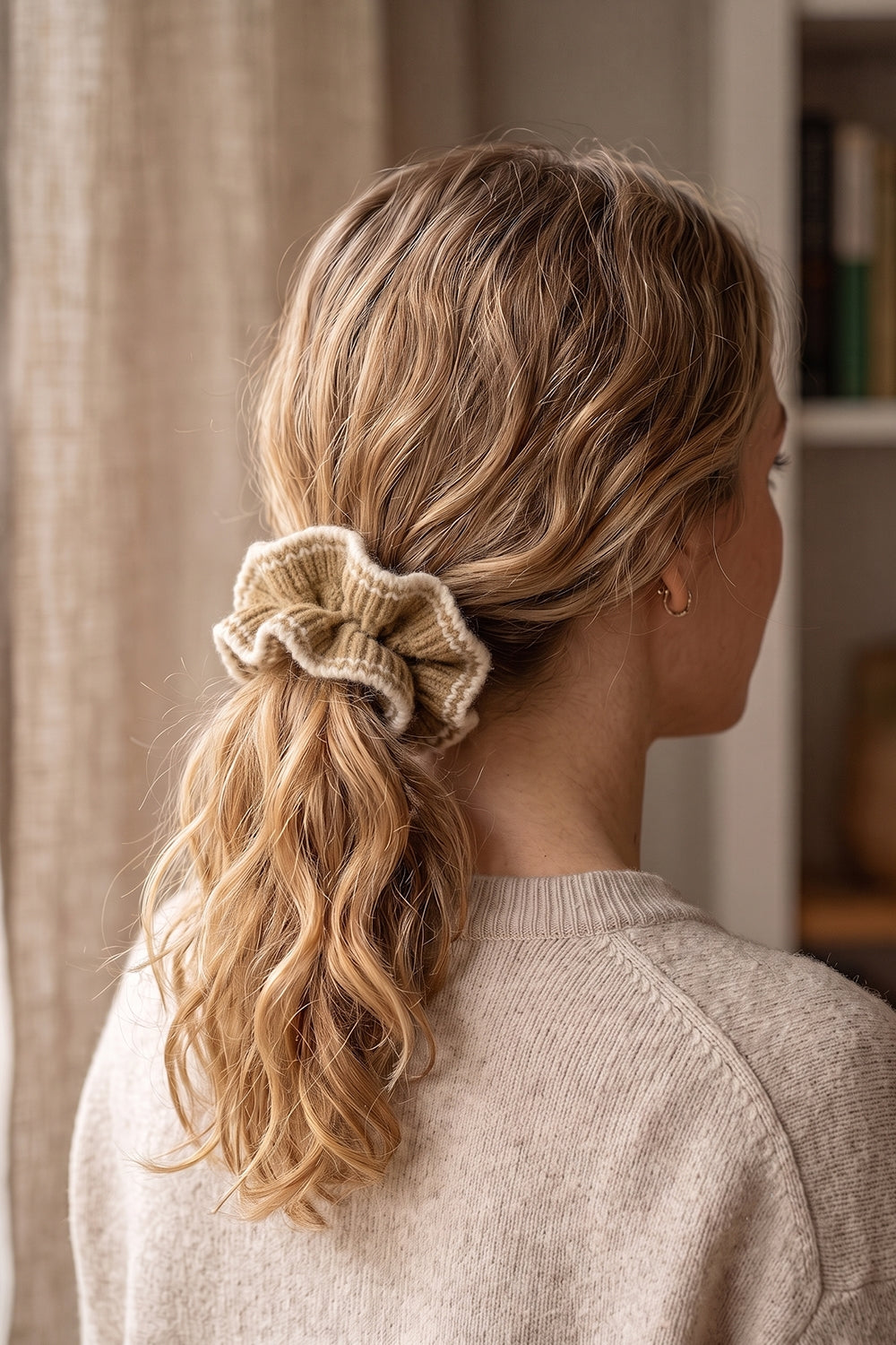 Contrast Edge Knit Ribbed Ruffle Scrunchie
