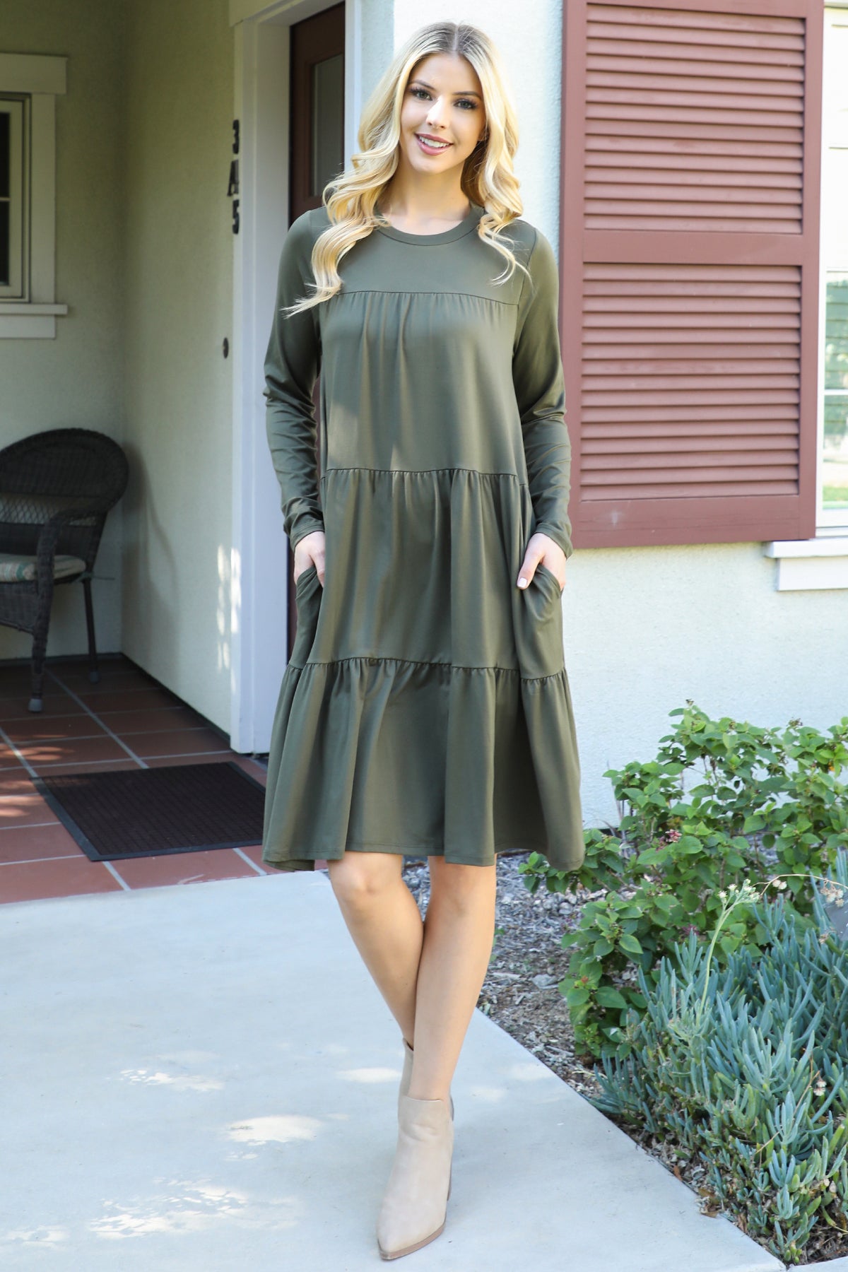 Long Sleeve Tiered Crew Neck Midi Dress