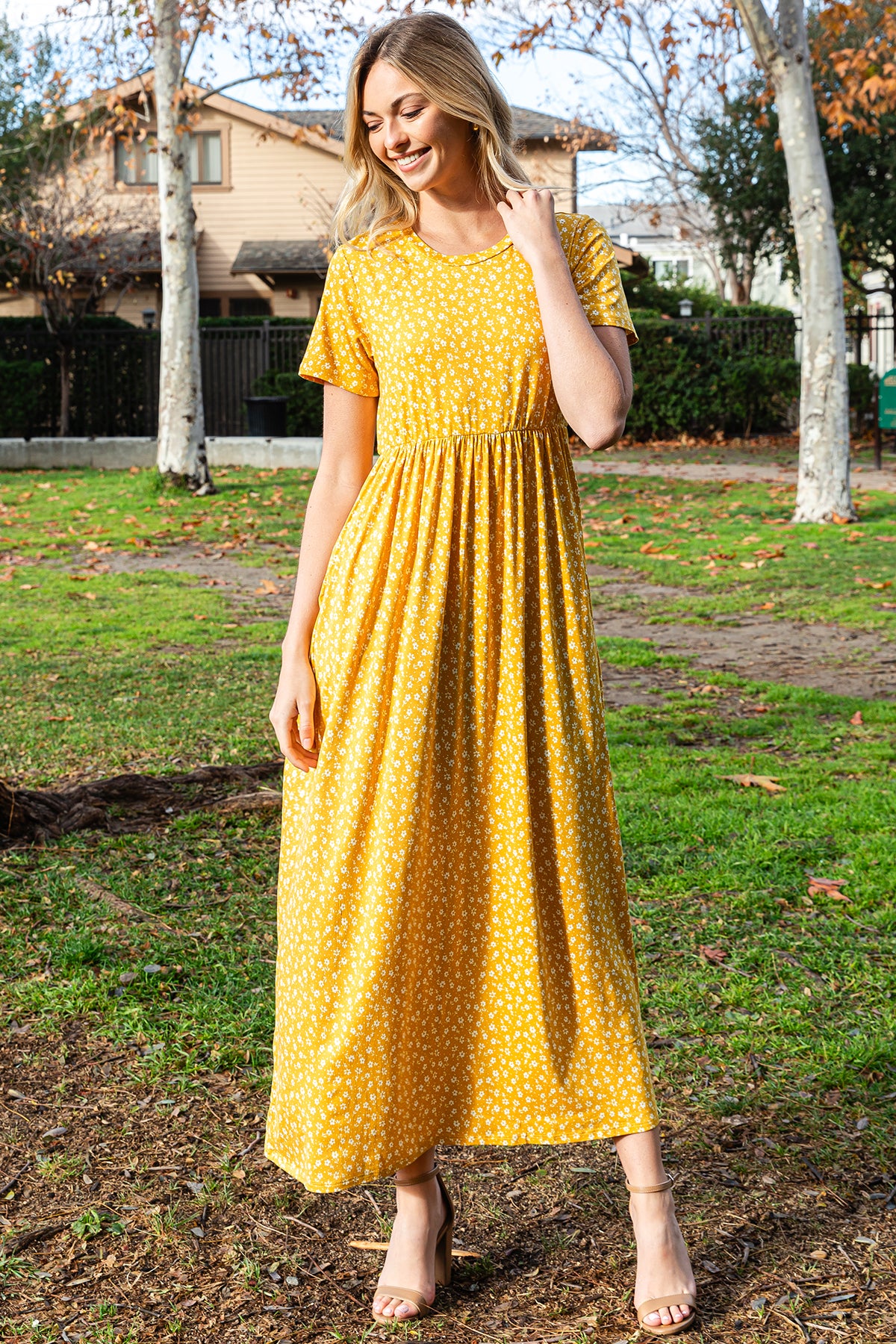 Short Sleeve Ditsy Floral Elastic Waist Maxi Dress