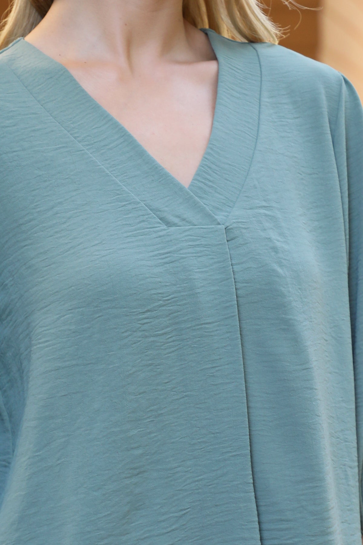V-Neck Elastic Tunnel Sleeve Woven Top